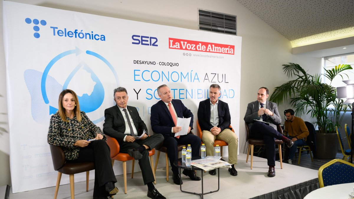 De izquierda a derecha, María del Mar Cerbán, Antonio Bayo, Manuel León, José Antonio González Florido y Sergio Arjona.