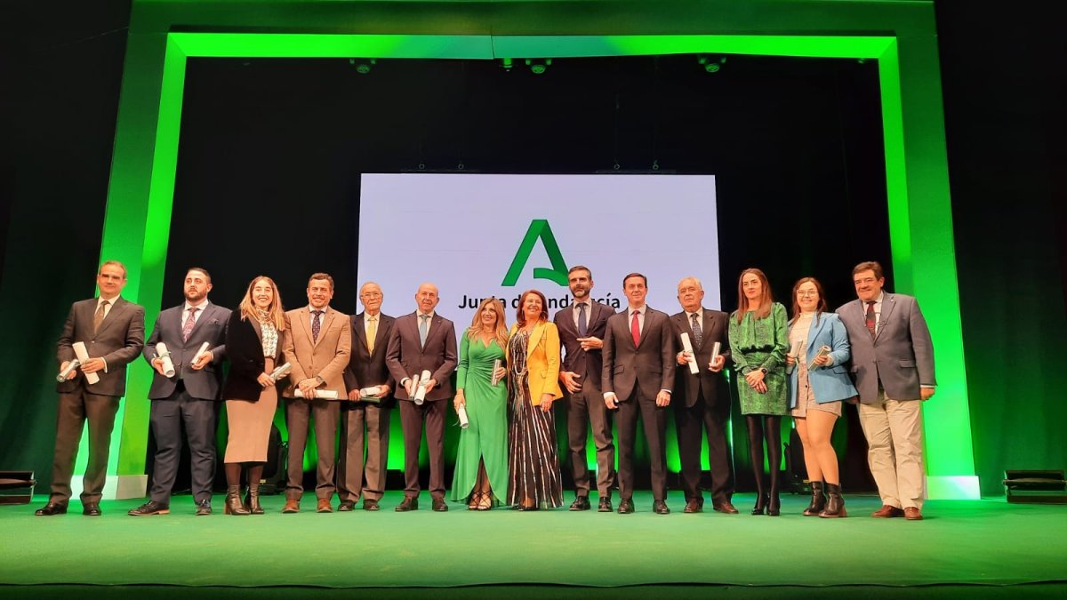 Foto con todos los premiados de la noche