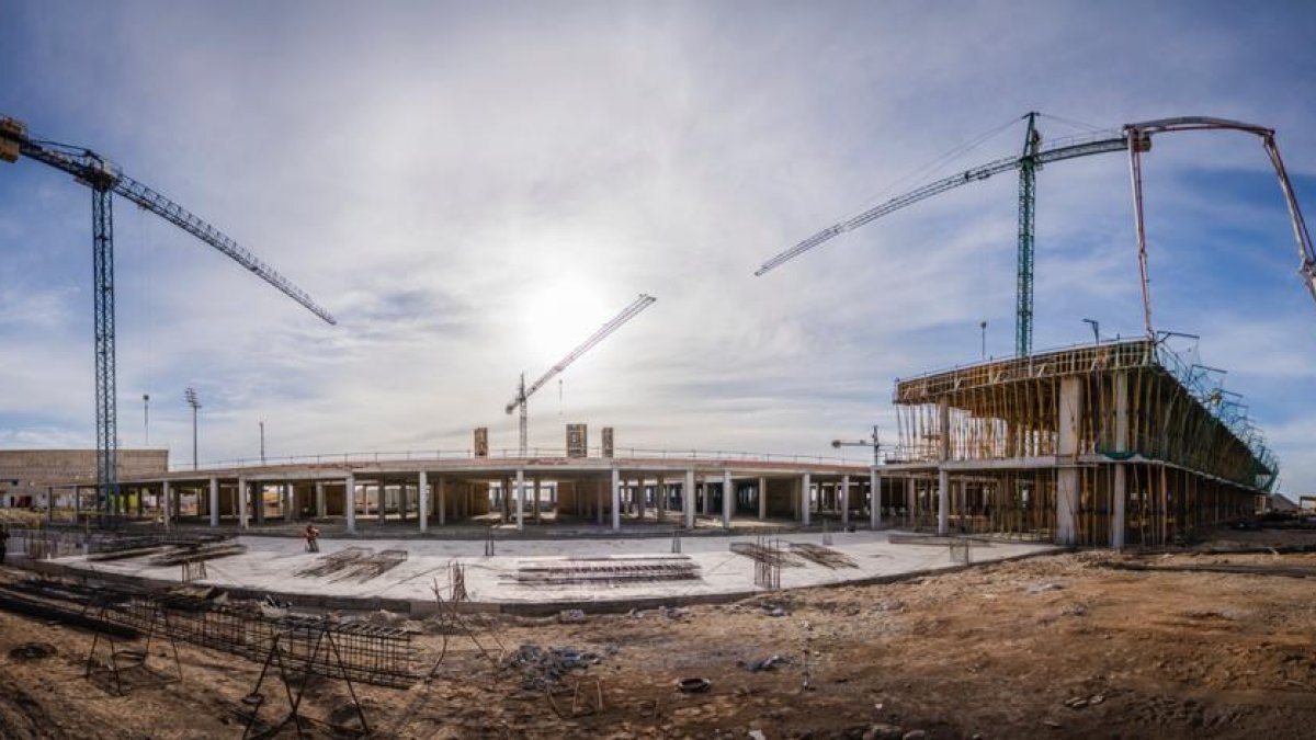 Imagen panorámica de las obras del futuro Hospital de Roquetas de Mar.