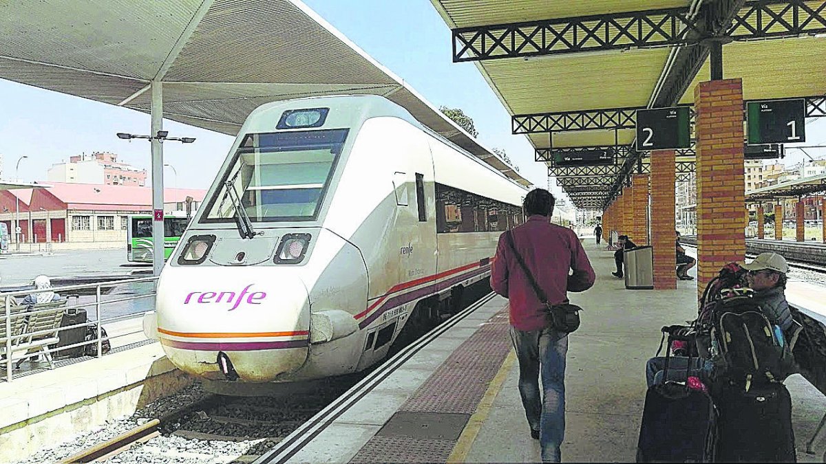 Tren en la Estación de Almería.