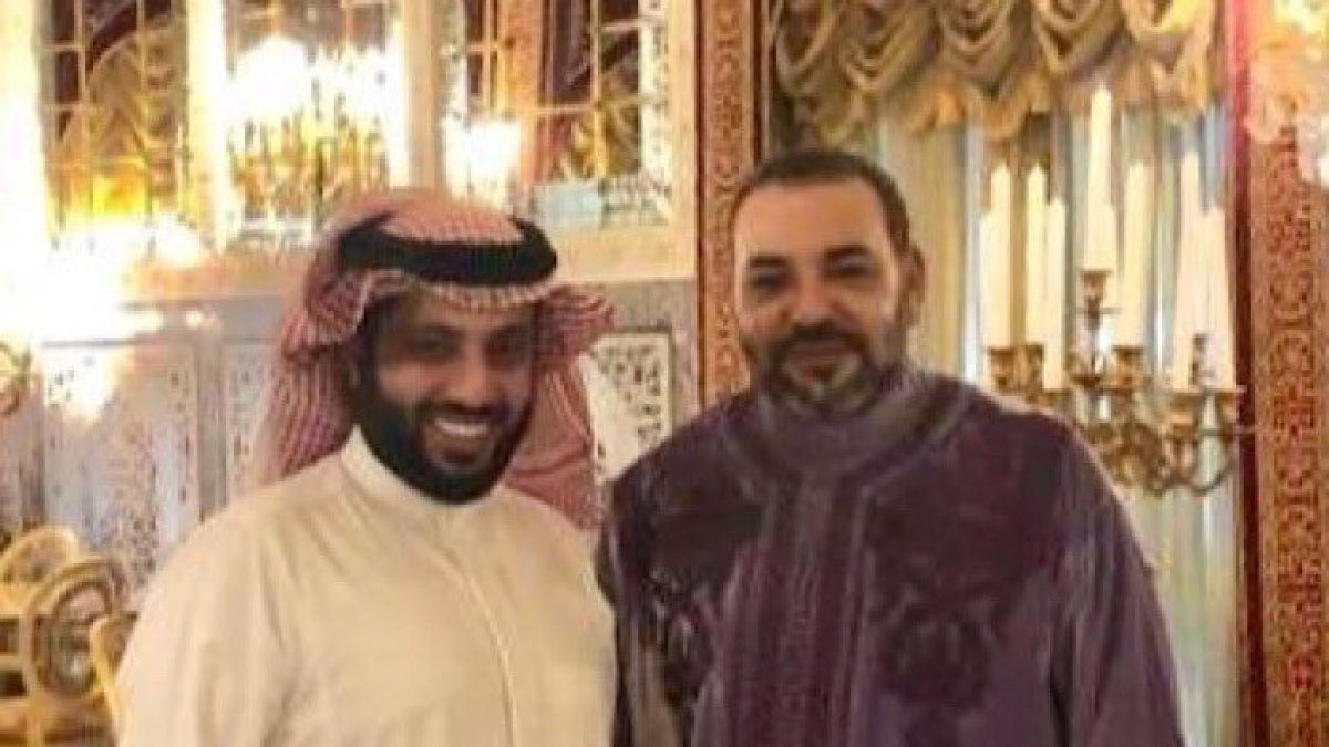 La foto que publicó Turki Al-Sheikh con el rey de Marruecos, Mohamed VI.