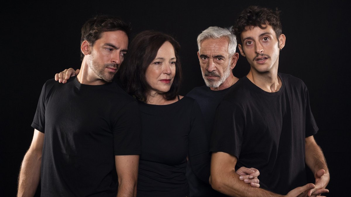 El elenco de la obra, encabezado por Imanol Arias.