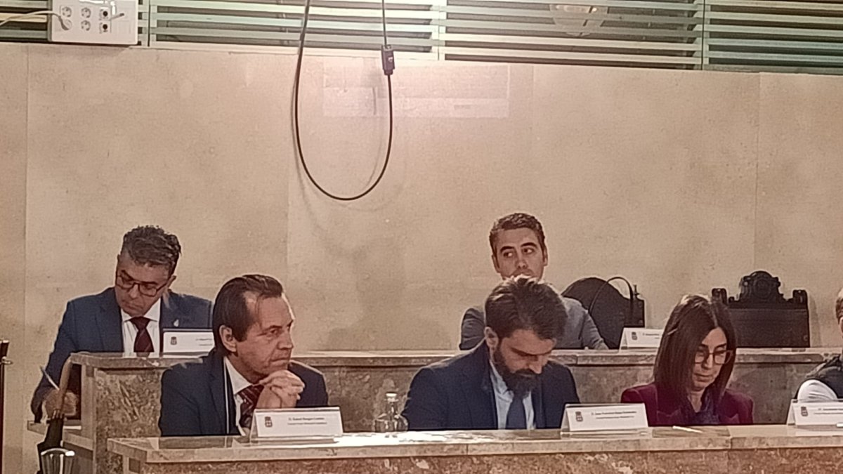 Ubicación actual de Rafael Burgos, portavoz de Cs y Miguel Cazorla, concejal no adscrito