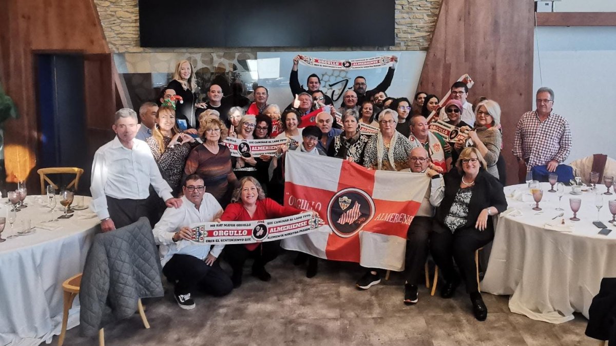 Dos peñas del almería hermanadas en el Restaurante La Jábega.