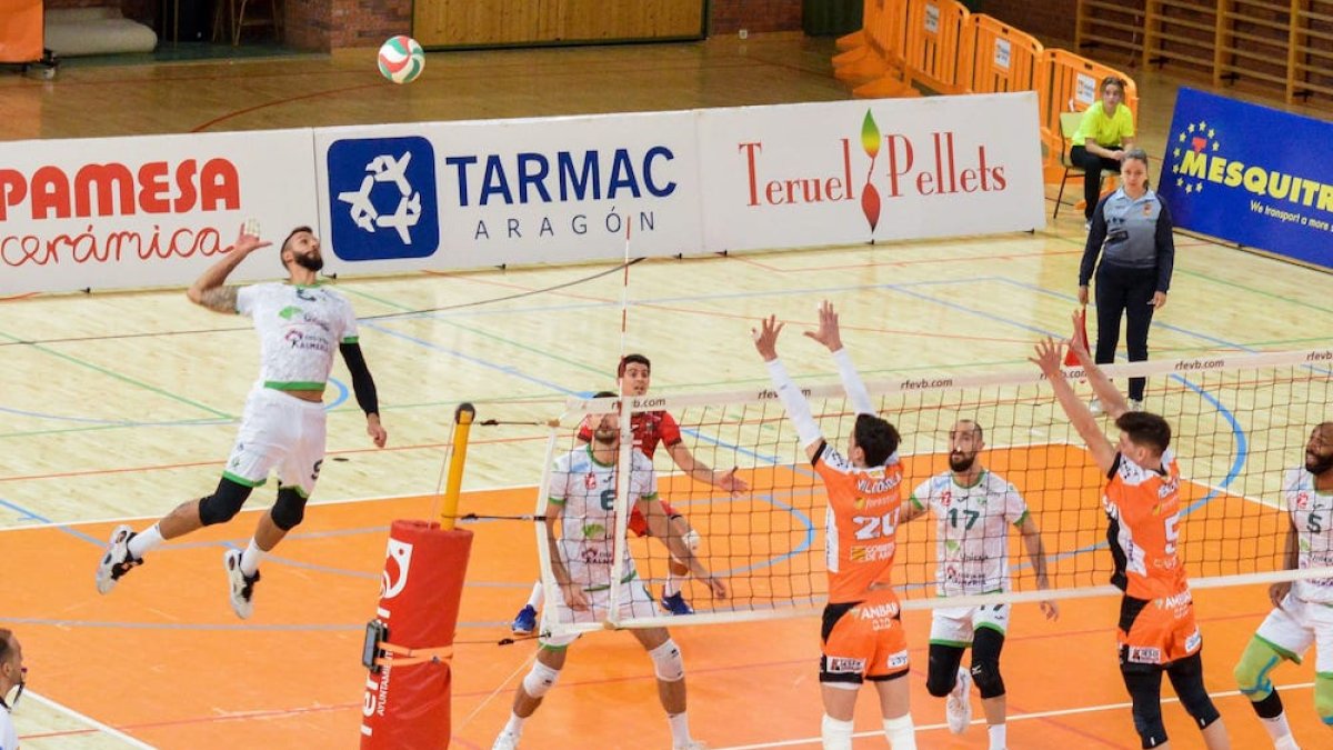 El Unicaja lo intentó pero fue muy irregular en el partido.