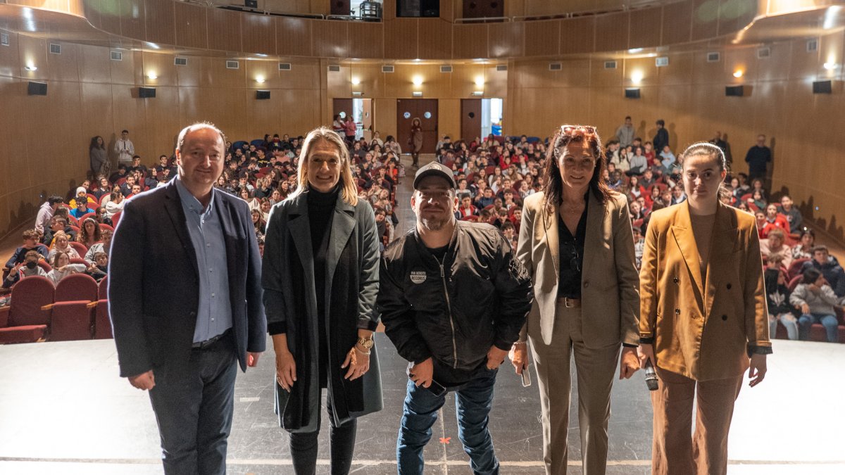 El Langui dio la conferencia en la Escuela Municipal de Música de El Parador.