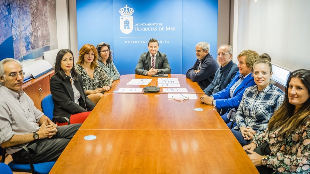 Reunión en el Ayuntamiento de Roquetas de Mar.