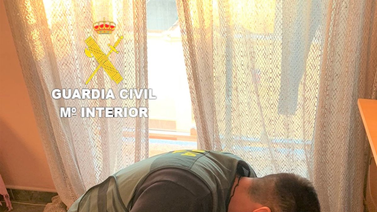 La Guardia Civil, durante el registro.