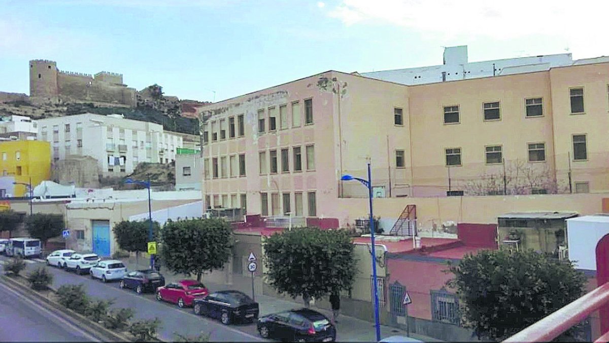 Edificio del colegio Virgen del Socorro en Pescadería.