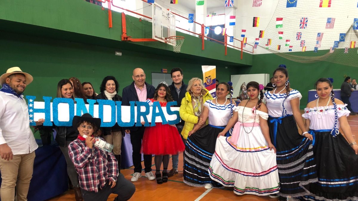 Autoridades huercalenses junto a los participantes de Honduras.