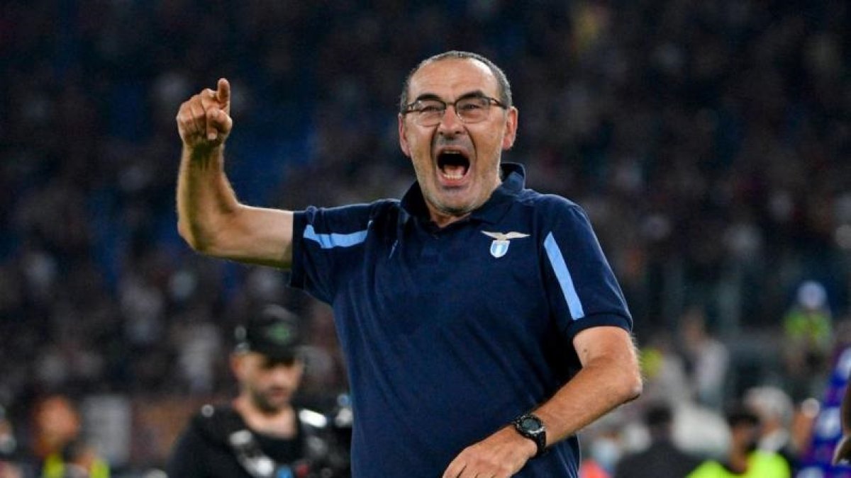 Maurizio Sarri vive su segunda temporada al frente de la Lazio.