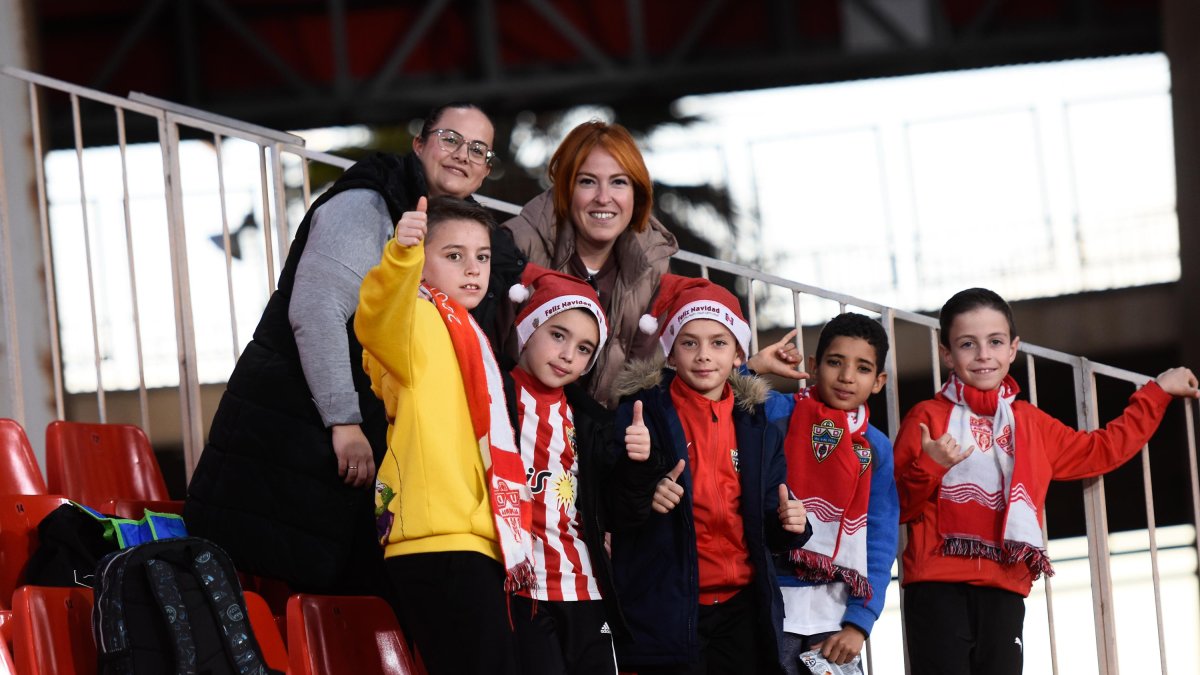 Se nota que llega la Navidad y el Mediterráneo se llenó de color.