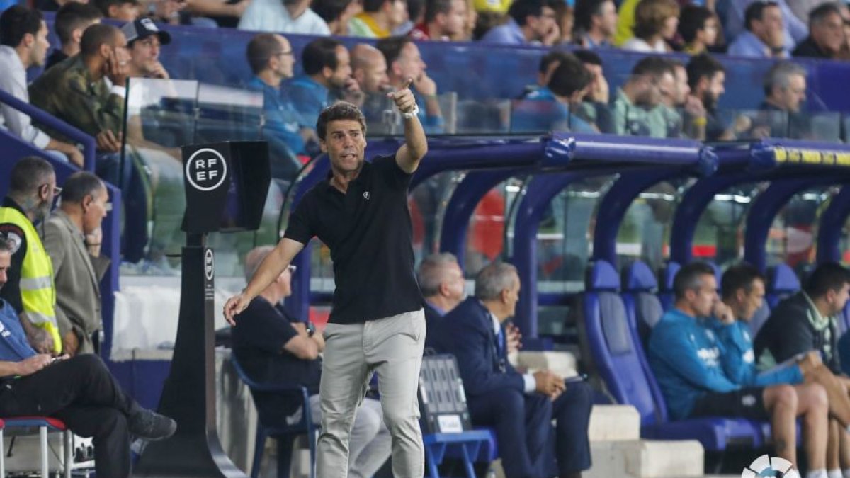 No hay manera de ver ganar al Almería fuera de casa.