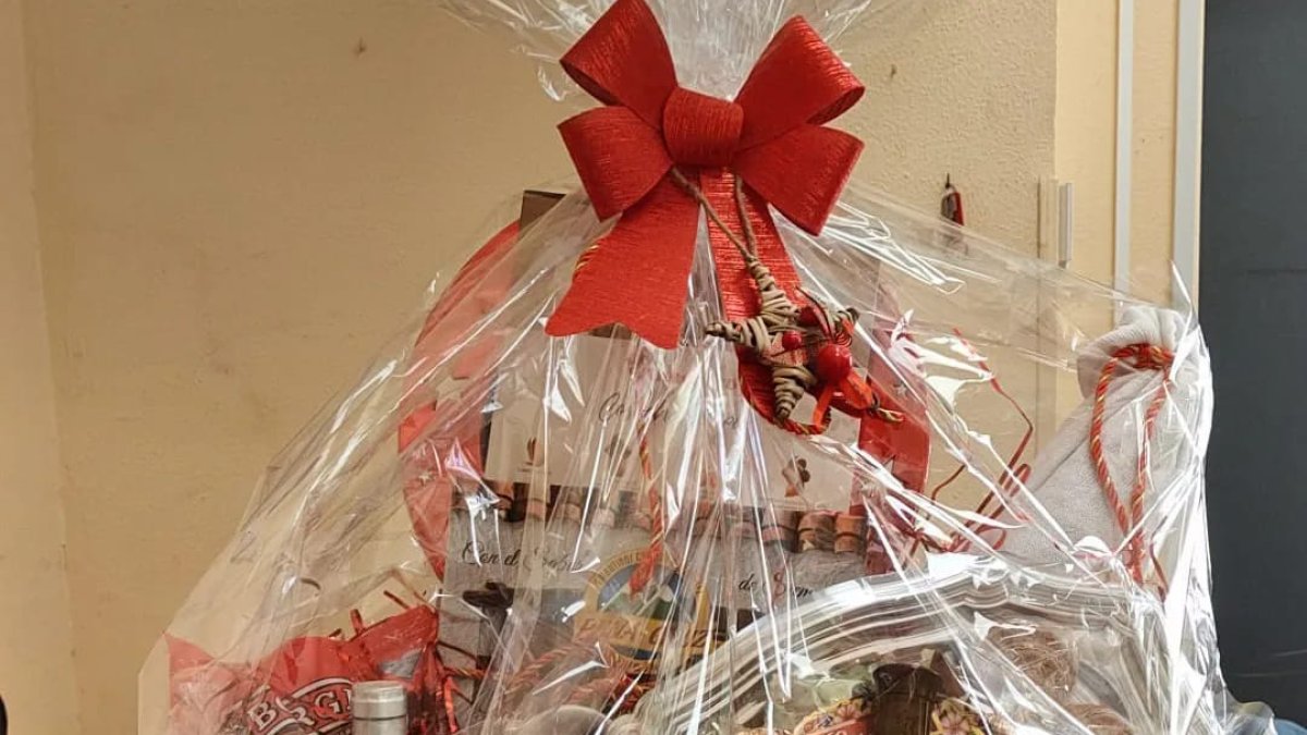 Cesta de Navidad sorteada por el AMPA Pitaco del CEIP Europa.