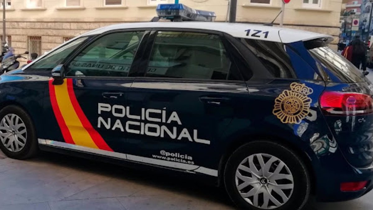 Foto de un coche de la policía nacional.