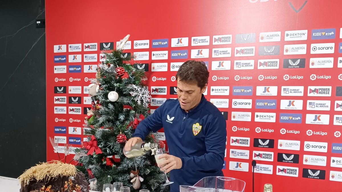 Rubi brindó con la prensa después de su comparecencia en el Mediterráneo.