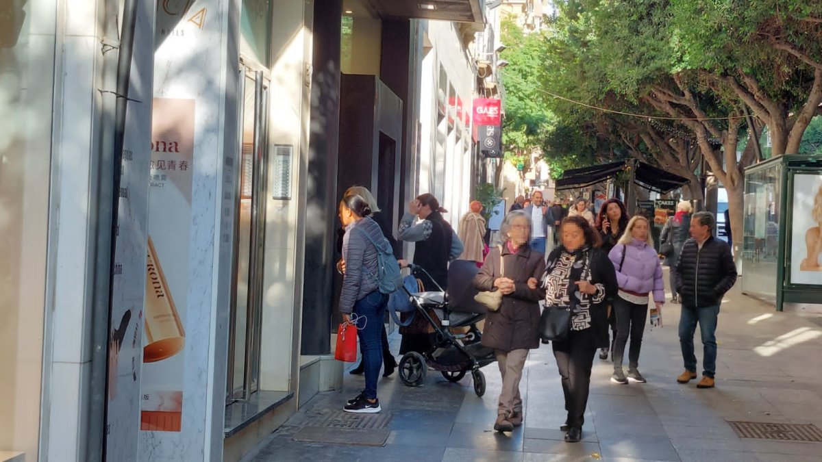 Comercios en el centro de Almería.