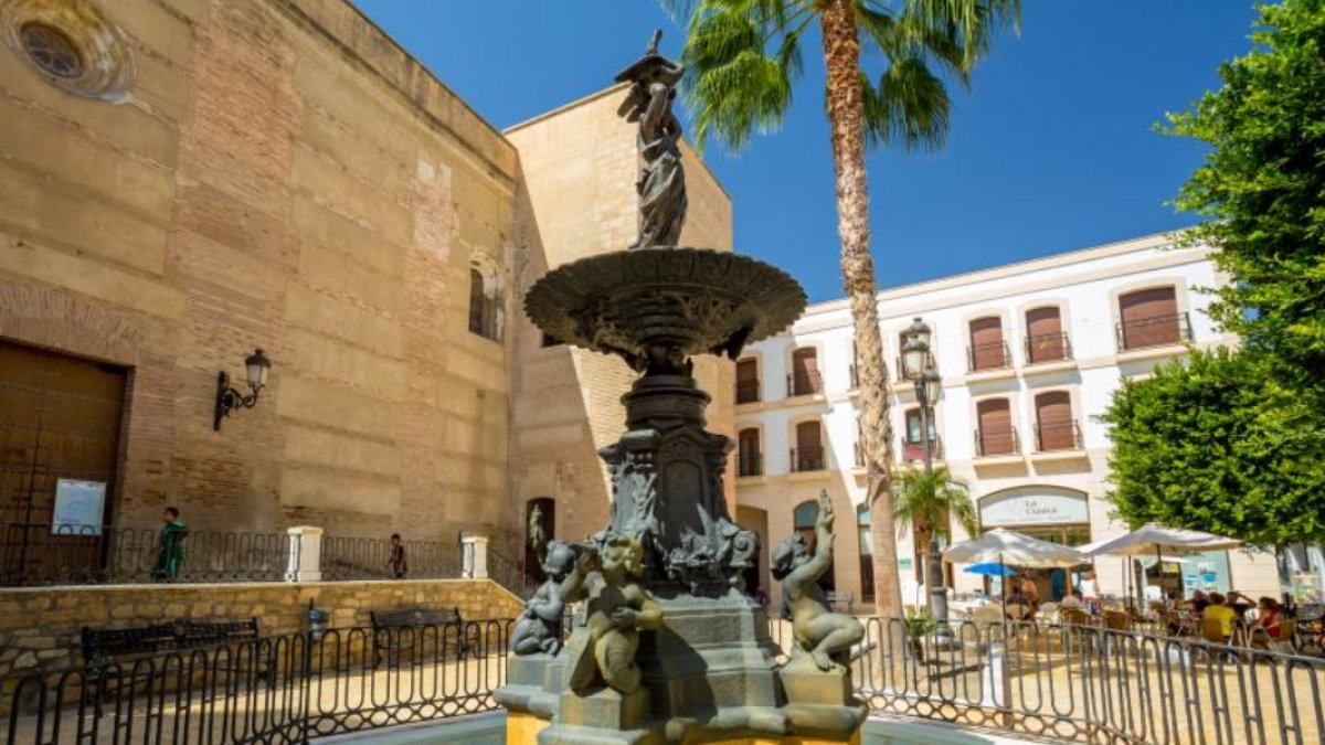 Imagen de archivo de la plaza Mayor de Vera.