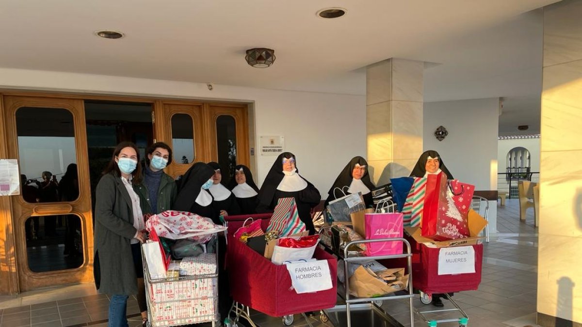 Los regalos de los Reyes Magos han llegado a los más mayores.