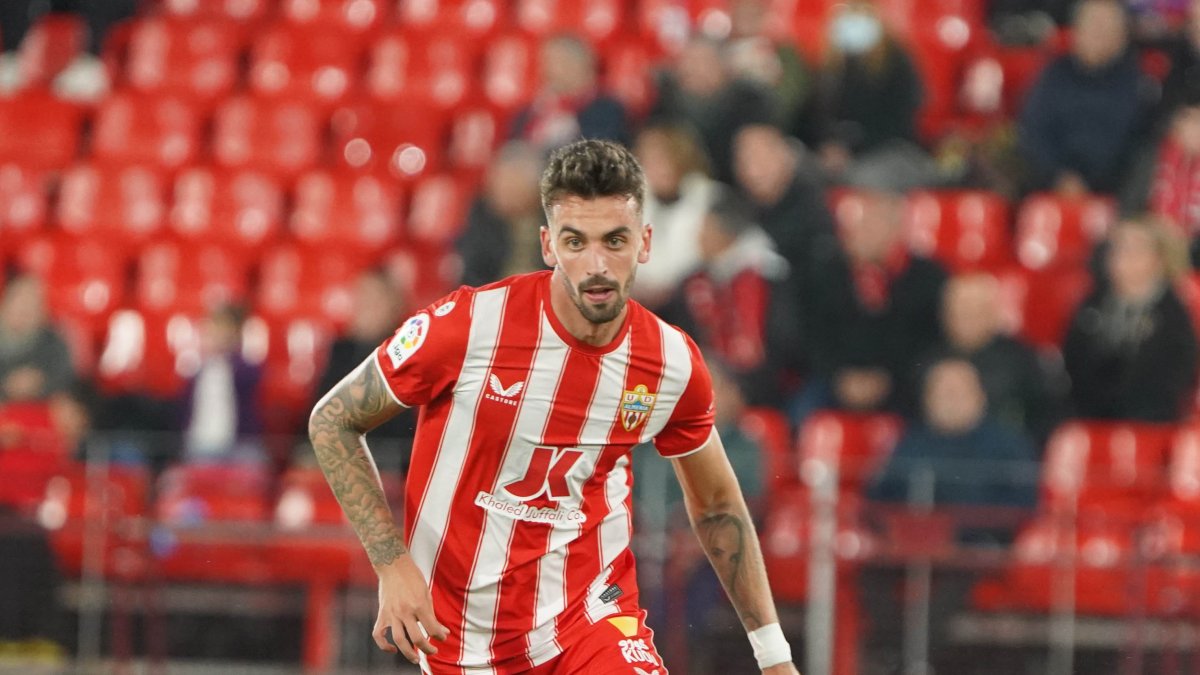 El futuro del lateral izquierdo está en el aire en enero.