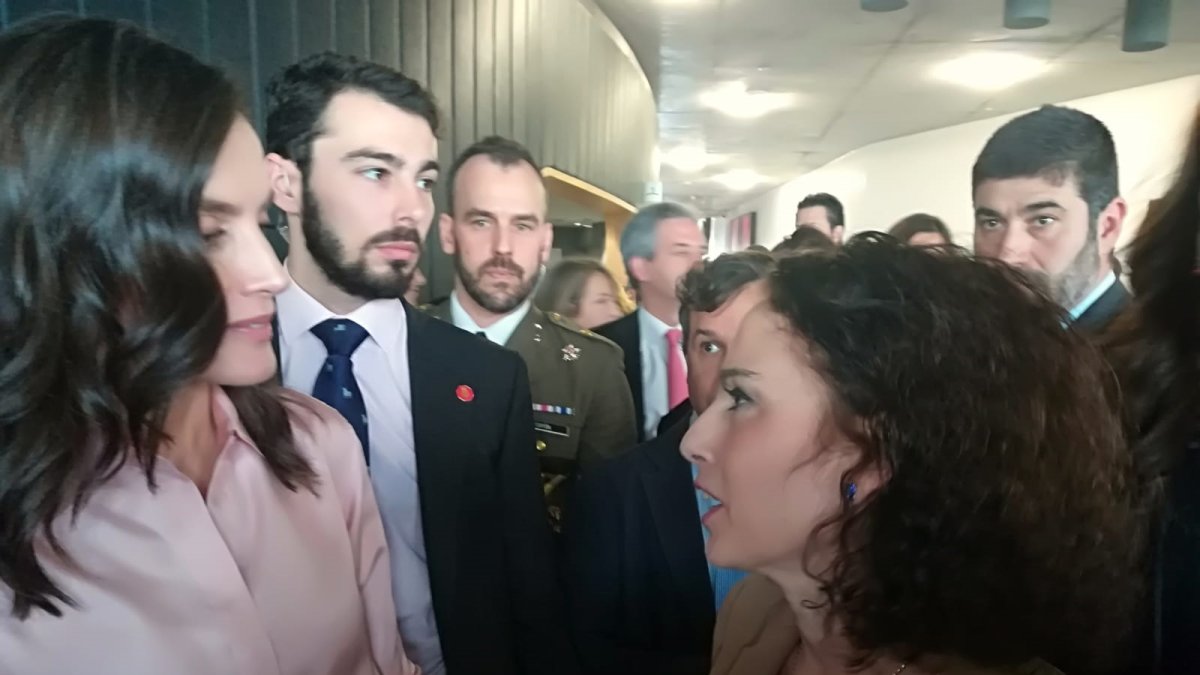 La doctora Gema Esteban en un acto en Madrid junto a la reina Letizia.