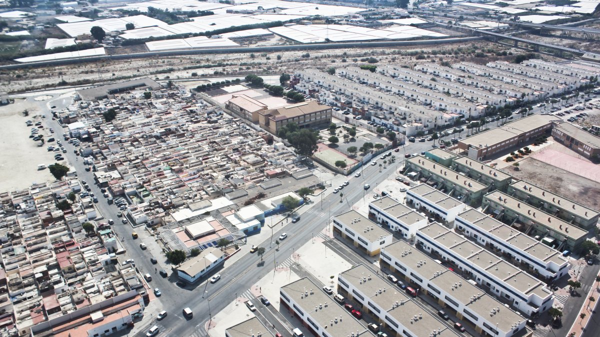 El Puche, uno de los barrios identificados en el informe de Médicos del Mundo