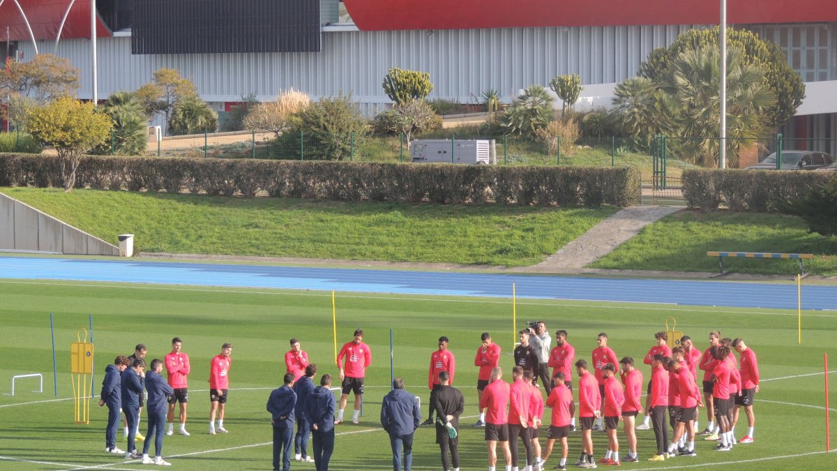 La charla de Rubi en el campo Anexo del Estadio de los Juegos Mediterráneos.