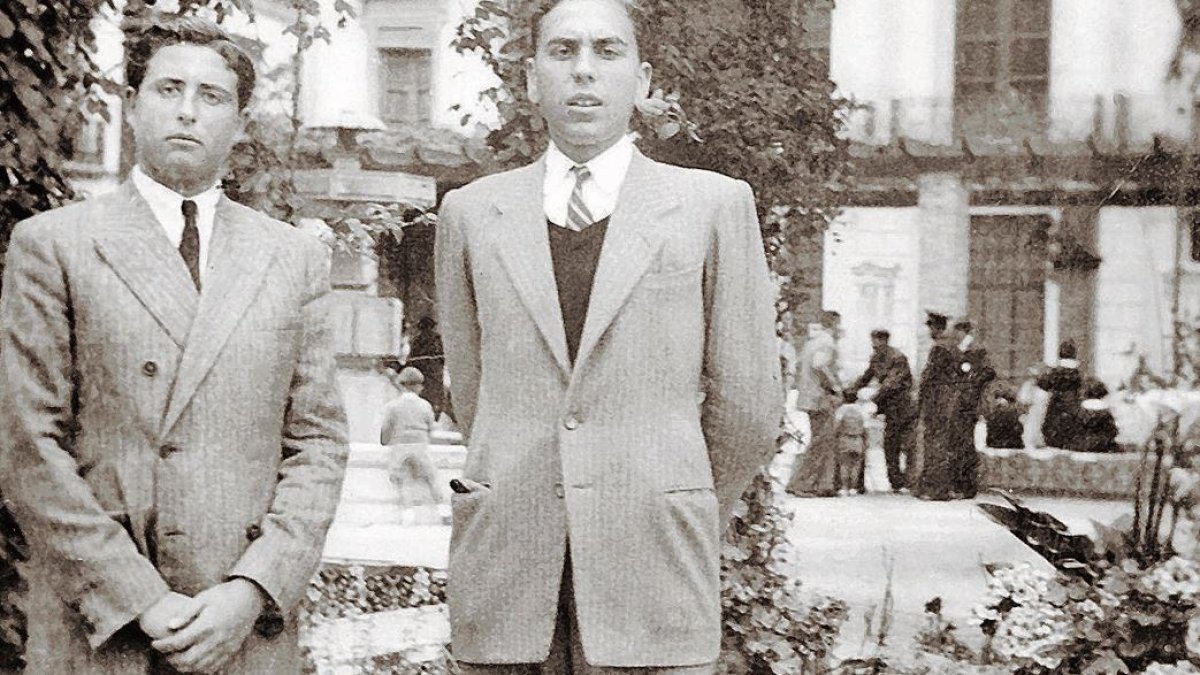 Las pérgolas, los bancos de azulejos y los arcos con enredaderas formaron parte del paisaje de la Plaza de San Pedro desde 1928.