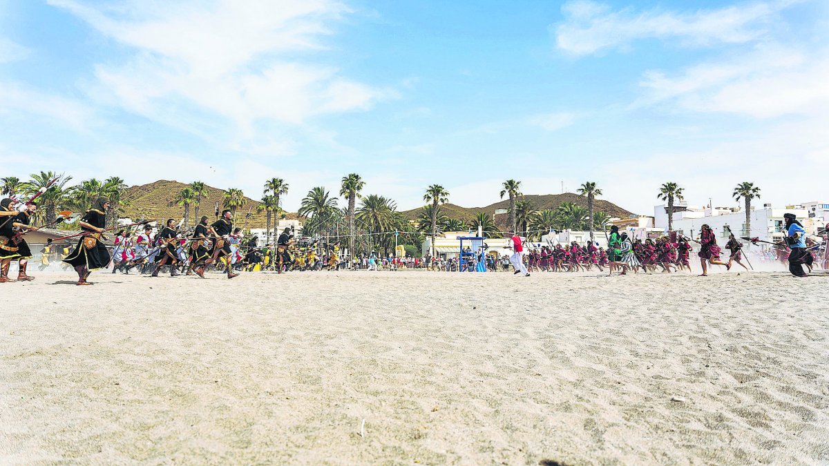 Sus fiestas de Moros y Cristianos reciben a miles de visitantes.