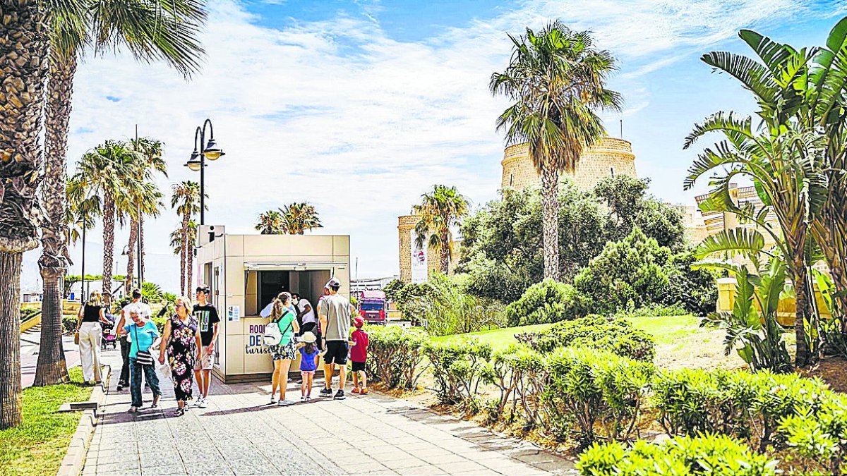 El turismo de sol y playa tiene entre sus grandes referentes a Roquetas de Mar.