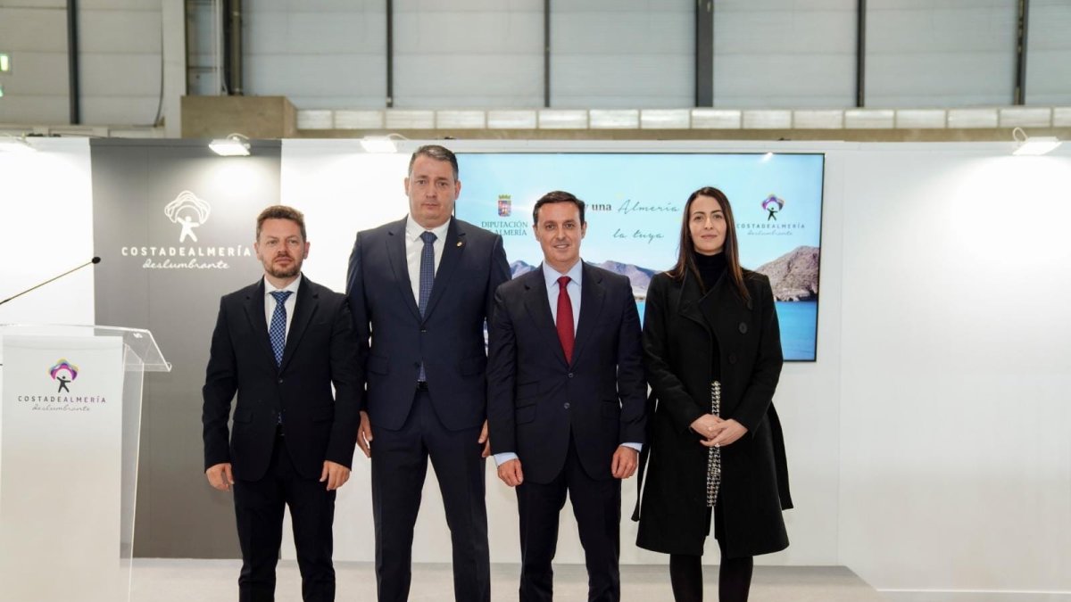 Autoridades en la presentación de Tíjola en FITUR.