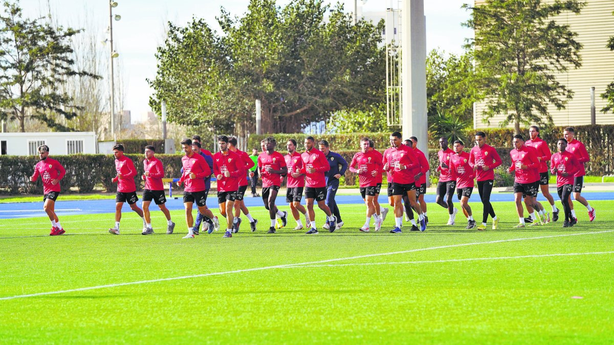 Un Almería con la plantilla muy larga para afrontar una sola competición.