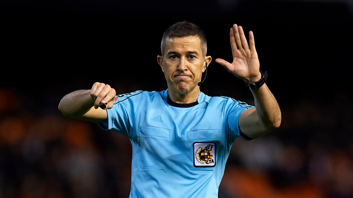 Iglesias Villanueva ha pedido perdón por su error en el Cádiz-Elche.