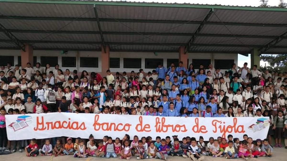 Los jóvenes y niños de Honduras agradecen toda la solidaridad al Banco de Libros de Tíjola.