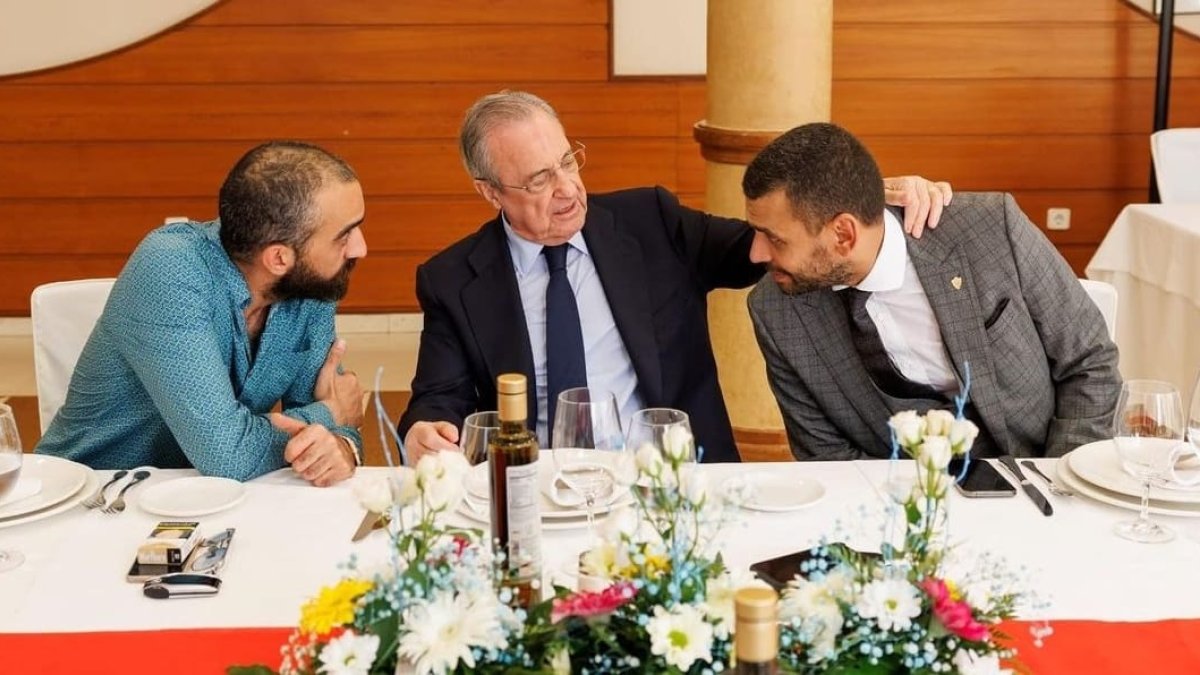 Mohamed El Assy, Florentino Pérez y Mostafa Yilmaz, en la comida previa al Almería-Real Madrid.