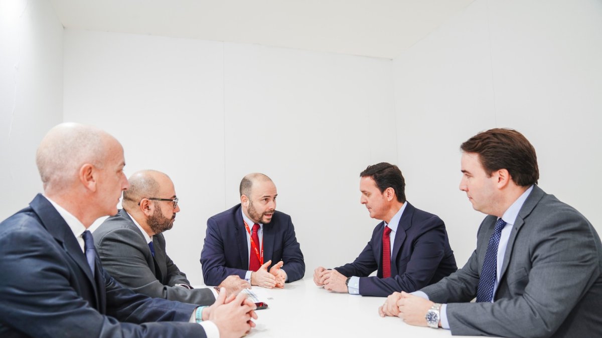 Una de la reunión mantenida en Fitur.
