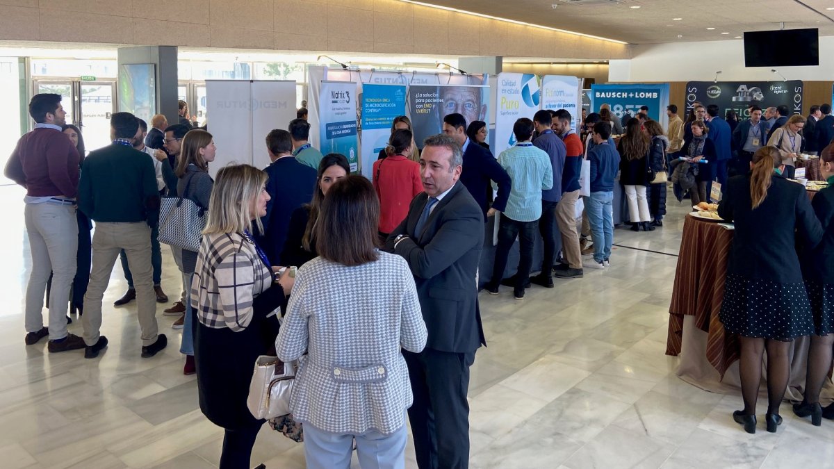 Asistentes al Congreso de la Sociedad Andaluza de Oftalmología en Retamar-El Toyo.