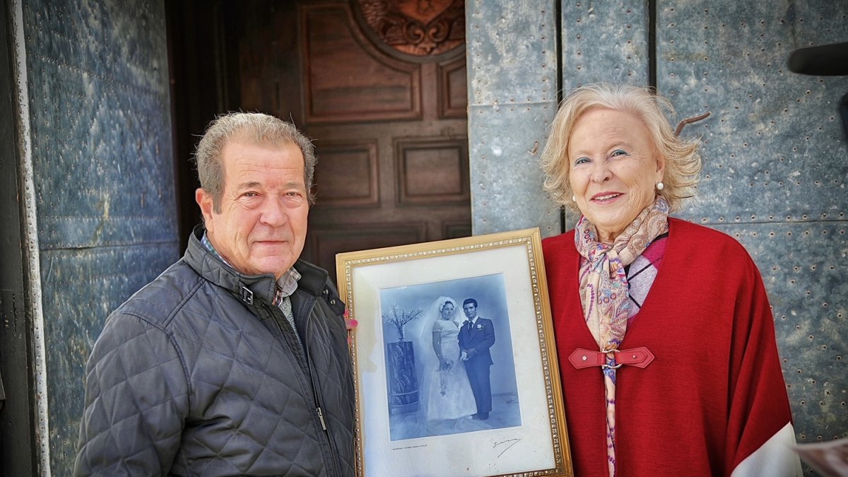 Uno de los matrimonios participantes en la iniciativa.