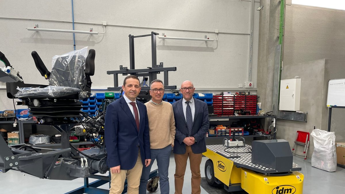 Visita Guillermo Casquet a IDM