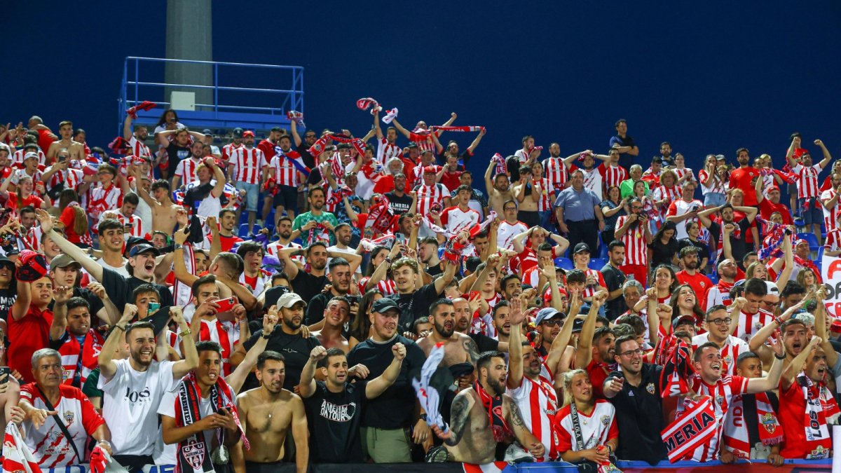 Afición del Almería en el Estadio de los Juegos Mediterráneos.