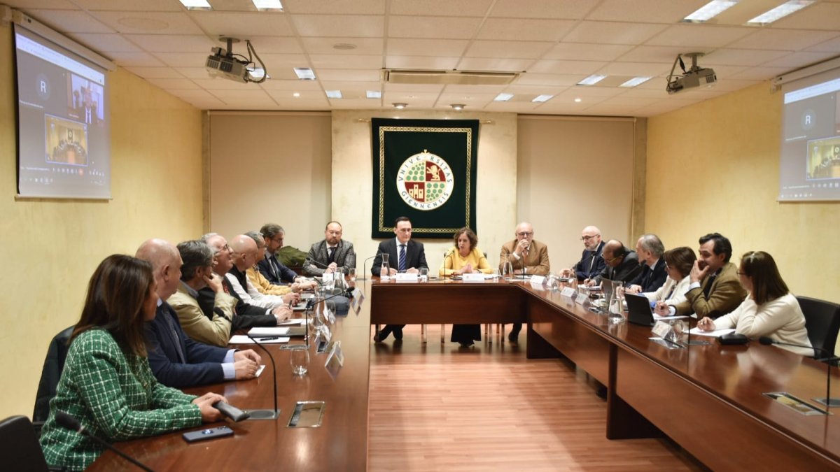 Reunión en Sevilla sobre las nuevas plazas para Medicina.