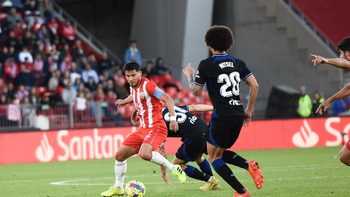 Lucas Robertone en el partido en casa contra el Atlético de Madrid.