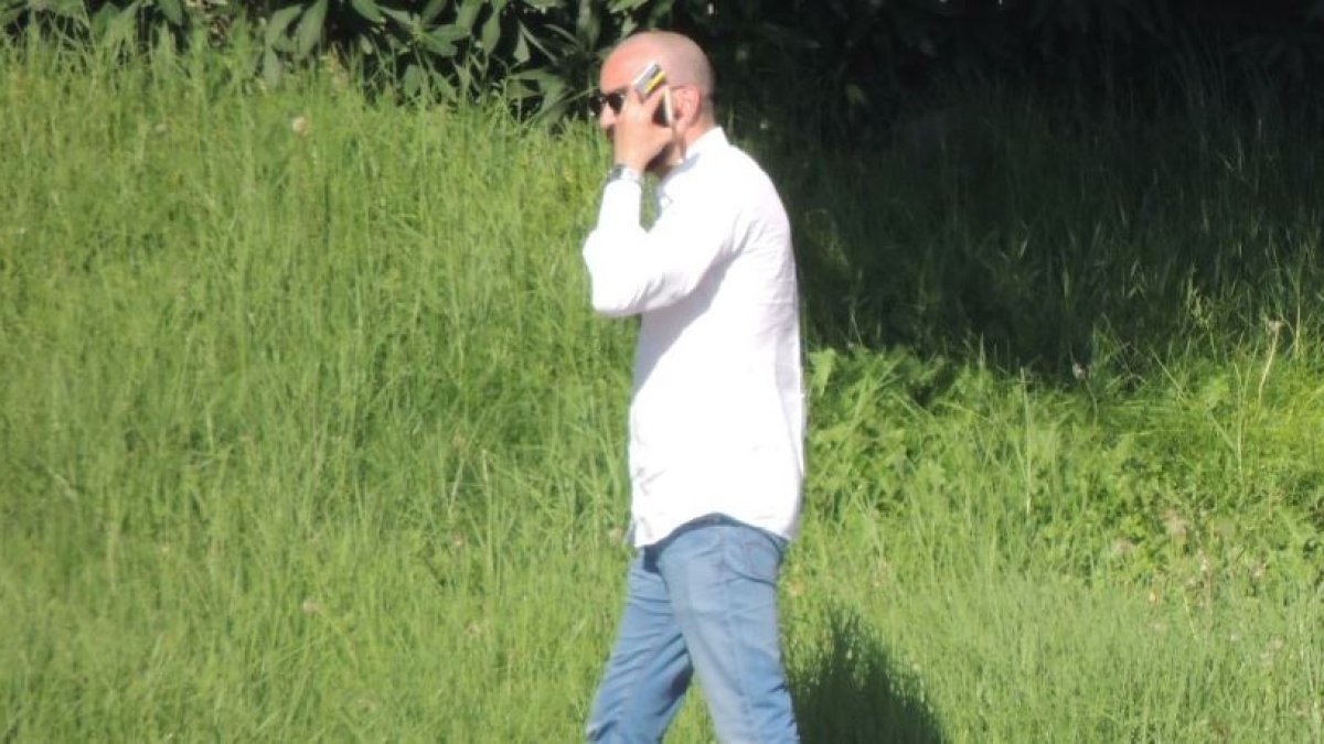 Más vale que apague el móvil Mohamed El Assy.