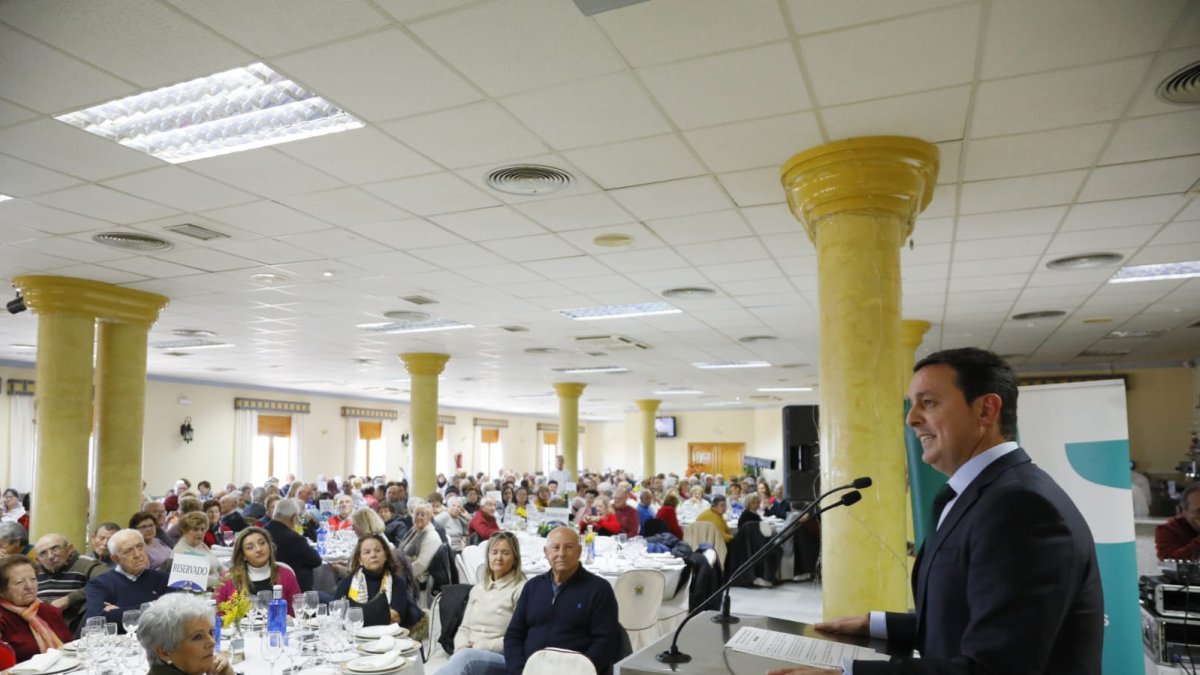 El diputado provincial ha dedicado unas palabras para los mayores.