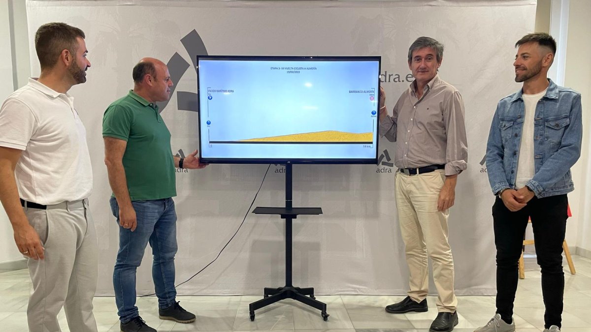 Presentación de la carrera en Adra.