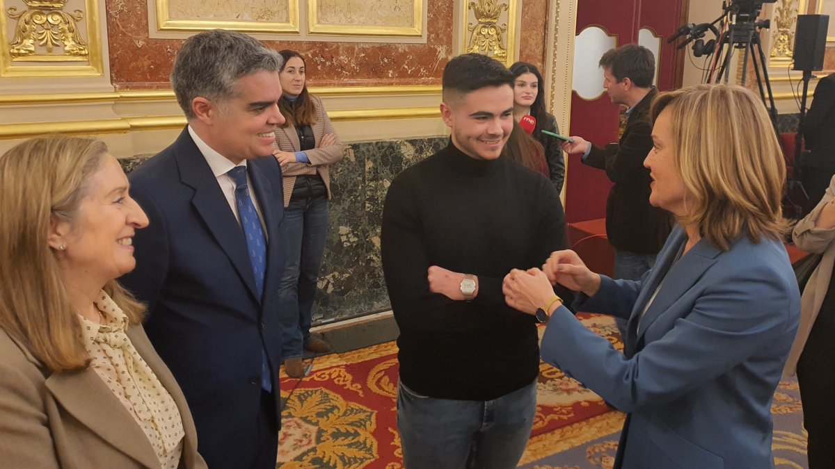 Joaquín Serrano junto a Pilar Alegría, Ana Mato y Vicente Azpitarte.