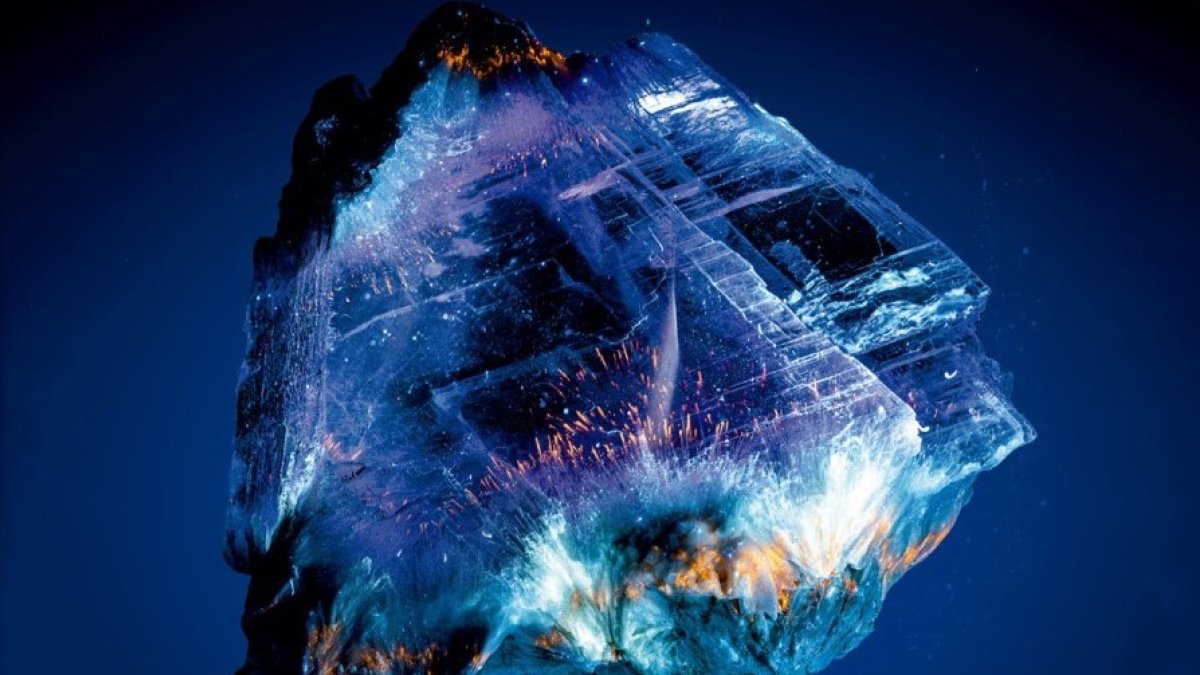 Detalle del cartel de presentación de la guía de minerales luminiscentes en Pulpí.