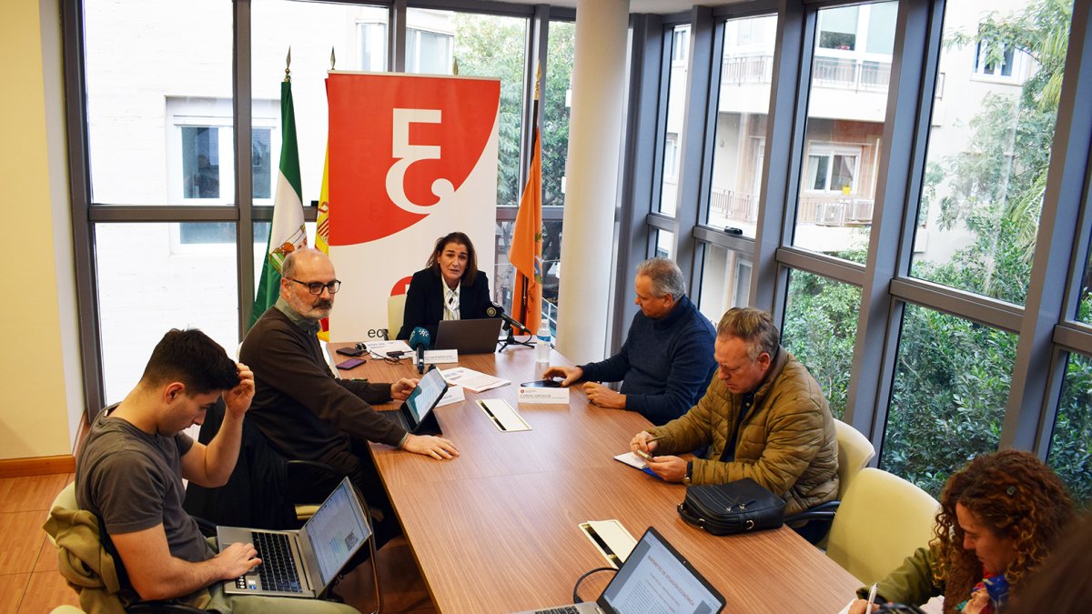 Ana Moreno, David Uclés y Carlos Cano, del Colegio de Economistas.