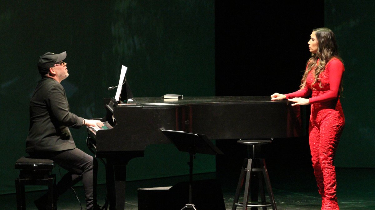 El pianista Antonio Bejarano e India Martínez.