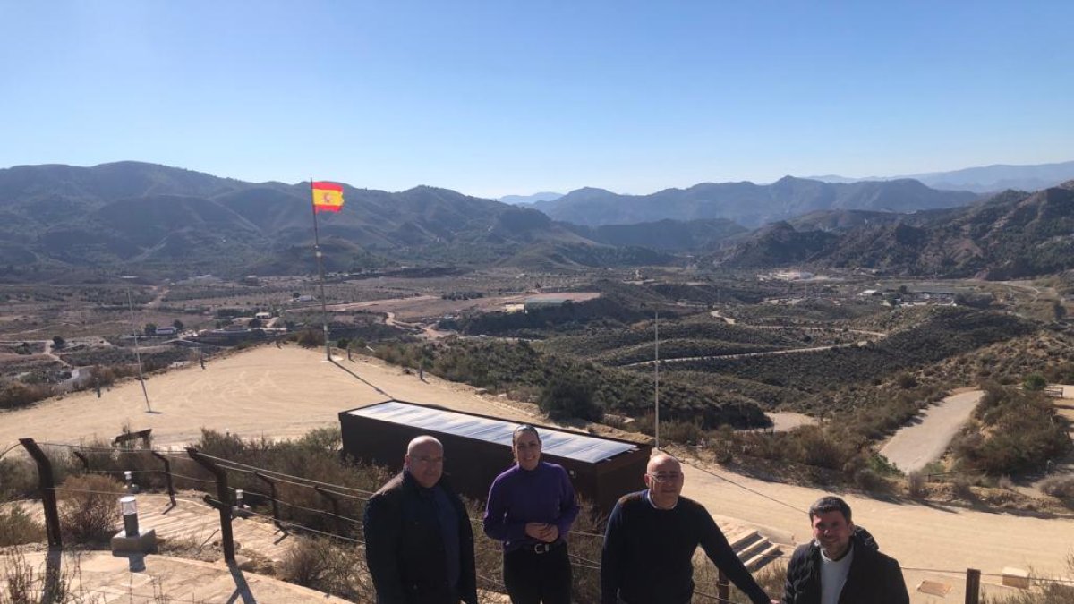 Visita de las autoridades al castillo.